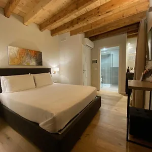 Maison d'hôtes Malvezzi24 Boutique, Desenzano del Garda