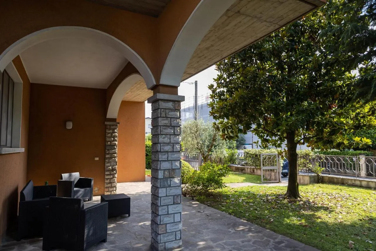 Casa Mercedes Villa Desenzano del Garda 0*,  İtalya